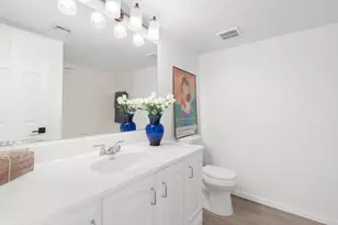 3053 N Oakland Forest Dr, Oakland Park, FL 33309 - Photo 18