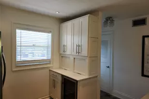 301 Cambridge Rd, Hollywood, FL 33024 - Photo 8