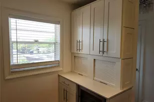 301 Cambridge Rd, Hollywood, FL 33024 - Photo 6