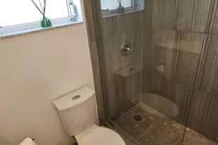 301 Cambridge Rd, Hollywood, FL 33024 - Photo 18