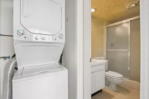 575 Oaks Ln, Pompano Beach, FL 33069 - Photo 12