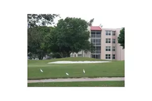 9421 Evergreen Pl, Davie, FL 33324 - Photo 4