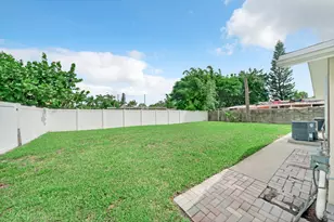 5271 Wallis Rd, West Palm Beach, FL 33415 - Photo 16