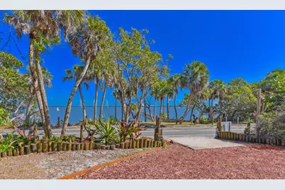 8073 S Indian River Drive, Fort Pierce, FL 34982 - Photo 10