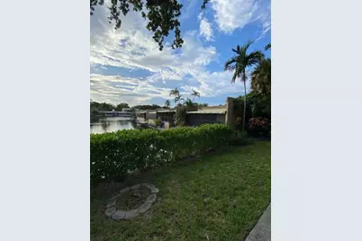 16023 Kingsmoor Way, Miami Lakes, FL 33014 - Photo 6