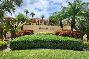 5344 Woodland Lakes Dr, Palm Beach Gardens, FL 33418 - Photo 2