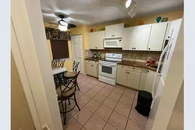 172 Meadows Drive, Boynton Beach, FL 33436 - Photo 4