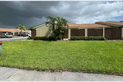 172 Meadows Drive, Boynton Beach, FL 33436 - Photo 2