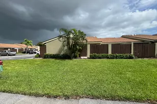 172 Meadows Dr, Boynton Beach, FL 33436 - Photo 2
