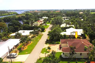 567 SW Hidden River Ave, Palm City, FL 34990 - Photo 4