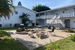 95 Cambridge E, West Palm Beach, FL 33417 - Photo 1
