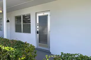 95 Cambridge E, West Palm Beach, FL 33417 - Photo 2