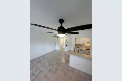 377 Windsor Q, West Palm Beach, FL 33417 - Photo 2