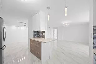 137 Golden Isles Dr, Hallandale Beach, FL 33009 - Photo 4