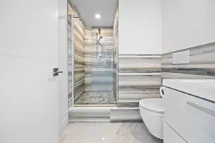 137 Golden Isles Dr, Hallandale Beach, FL 33009 - Photo 28