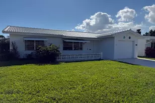 2016 SW Golf Ln, Boynton Beach, FL 33426 - Photo 2