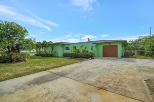 702 SW 23rd Terrace, Boynton Beach, FL 33435 - Photo 2