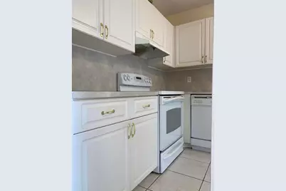 8665 Chevy Chase Drive #113, Boca Raton, FL 33433 - Photo 4