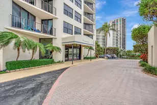 5420 N Ocean Dr, Riviera Beach, FL 33404 - Photo 32