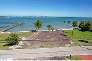 1033 S Indian River Dr, Fort Pierce, FL 34950 - Photo 2