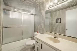 511 Ives Dairy Rd, Miami, FL 33179 - Photo 26