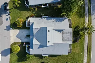 6686 SE Yorktown Dr, Hobe Sound, FL 33455 - Photo 32