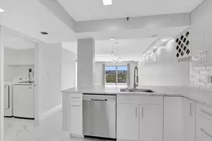 7076 Huntington Ln, Delray Beach, FL 33446 - Photo 2