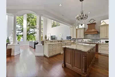 10596 Versailles Boulevard, Wellington, FL 33449 - Photo 12