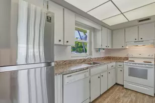 301 Circle Dr S, Boynton Beach, FL 33435 - Photo 8