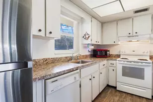 301 Circle Dr S, Boynton Beach, FL 33435 - Photo 10