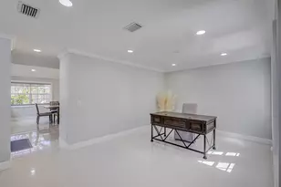 17 Selby Ln, Palm Beach Gardens, FL 33418 - Photo 8