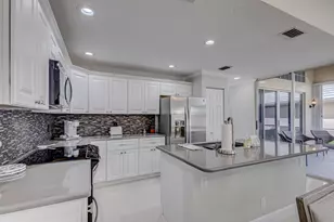 17 Selby Ln, Palm Beach Gardens, FL 33418 - Photo 22