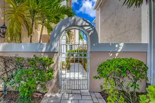 17 Selby Ln, Palm Beach Gardens, FL 33418 - Photo 4