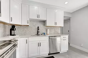 355 Prestwick Cir, Palm Beach Gardens, FL 33418 - Photo 20