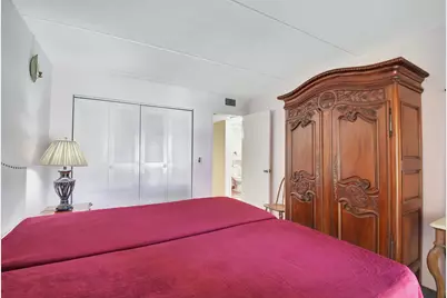 400 Village Green Circle W #212, Palm Springs, FL 33461 - Photo 14