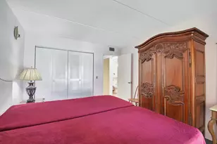 400 Village Green Cir W, Lake Worth Beach, FL 33461 - Photo 14