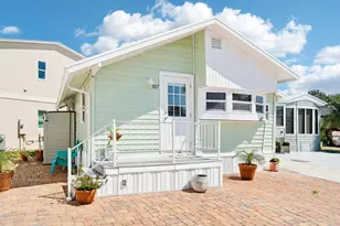 307 Nettles Blvd, Jensen Beach, FL 34957 - Photo 2