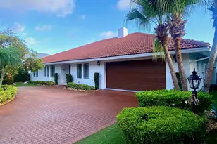 885 NE Mulberry Dr, Boca Raton, FL 33487 - Photo 2