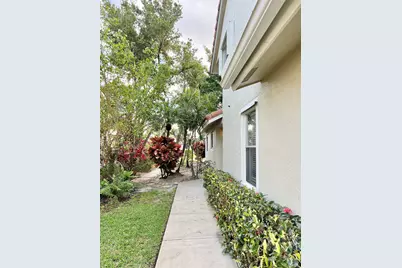 7608 Pinewalk Drive #127, Margate, FL 33063 - Photo 4