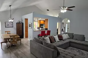 2285 Saratoga Ln, West Palm Beach, FL 33409 - Photo 10