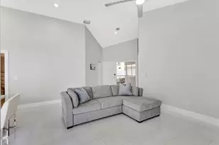 7 Wyndham Ln, Palm Beach Gardens, FL 33418 - Photo 10