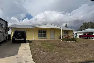 880 SE Degan Dr, Port Saint Lucie, FL 34983 - Photo 4