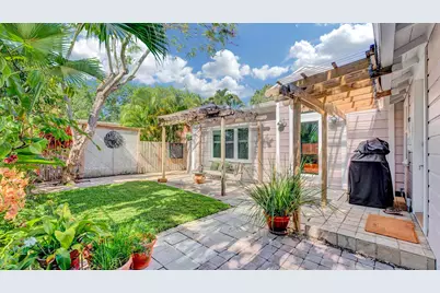 42 Palm Square, Delray Beach, FL 33483 - Photo 2