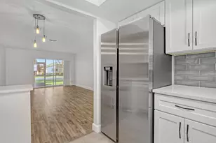 2894 Crosley Dr E, West Palm Beach, FL 33415 - Photo 12