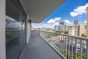 137 Golden Isles Dr, Hallandale Beach, FL 33009 - Photo 24
