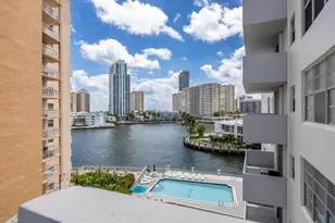 137 Golden Isles Dr, Hallandale Beach, FL 33009 - Photo 24