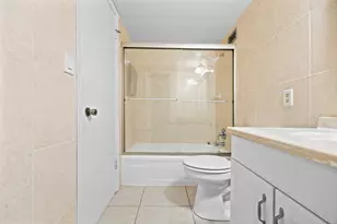 137 Golden Isles Dr, Hallandale Beach, FL 33009 - Photo 22