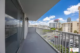 137 Golden Isles Dr, Hallandale Beach, FL 33009 - Photo 10