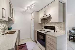 2070 Guildford D, Boca Raton, FL 33434 - Photo 16