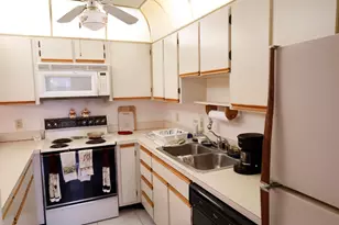 3302 SE Guinevere Ln, Port Saint Lucie, FL 34952 - Photo 6